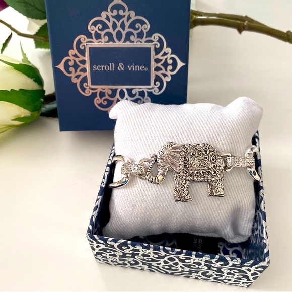 Scroll & Vine Jewelry - NWT Elephant Bracelet 🐘
